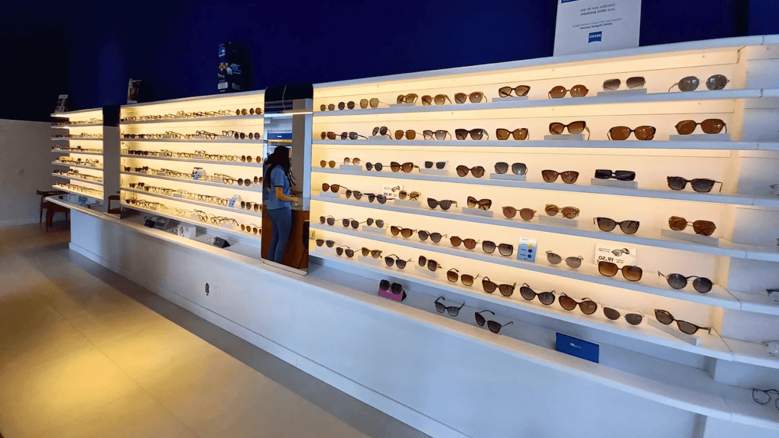 Óculos de sol da Coleção OART em exposição